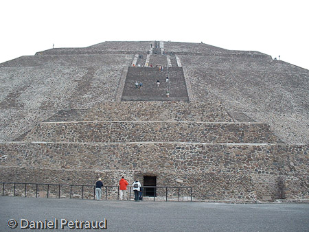 Teotihuacan (Aztèques) - la Pyramide du soleil