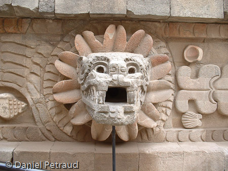 Teotihuacan (Aztèques)  serpent à plumes